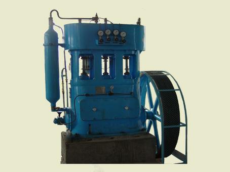 Vertikaler Argon-/Sauerstoff-Hochdruckkompressor 3800x3030x2425mm